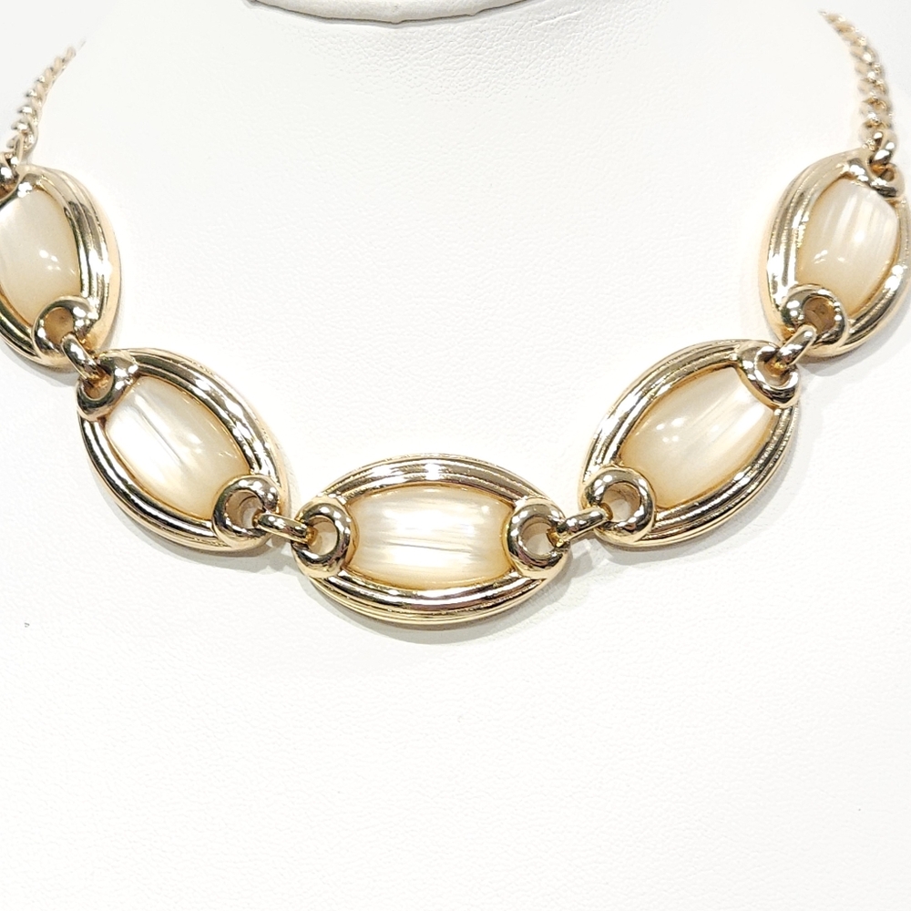 Christian Dior Vintage Ivory Lucite Gold-tone Link Chain Necklace 1970s 1980s - Picture 8 of 16